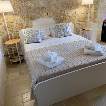 Atagio Luxury Room Остуні Екстер'єр фото